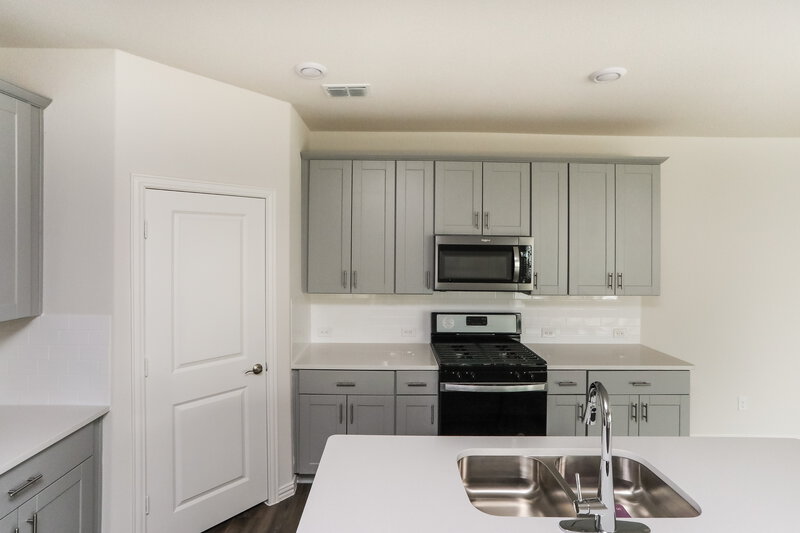 3,300/Mo, 1503 Wind Springs Dr Forney, TX 75126 Kitchen View 2