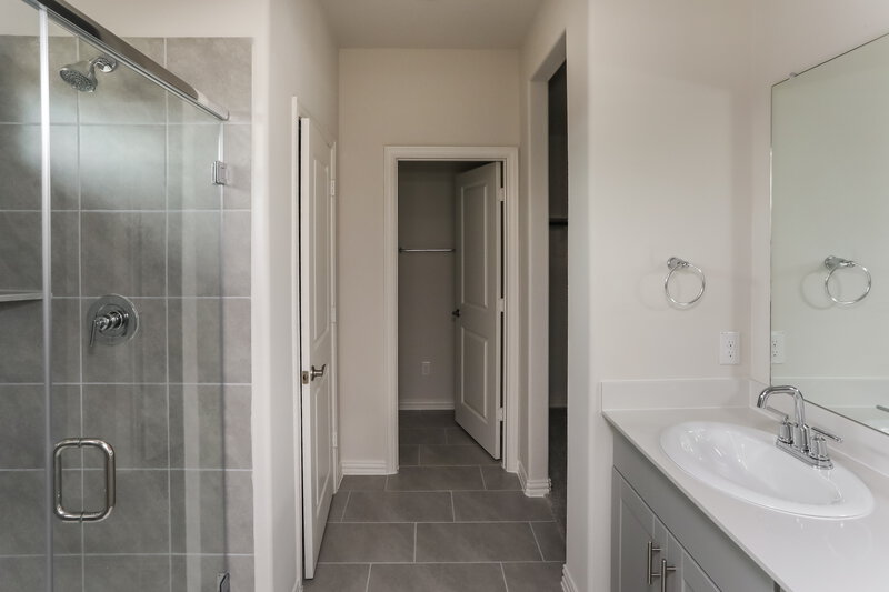 3,300/Mo, 1503 Wind Springs Dr Forney, TX 75126 Main Bathroom View