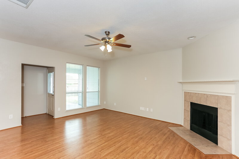 3,250/Mo, 223 Garden Valley Ln Red Oak, TX 75154 Living Room View 3