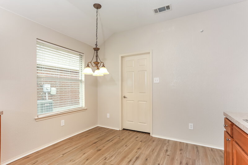 3,250/Mo, 223 Garden Valley Ln Red Oak, TX 75154 Dining Room View 2