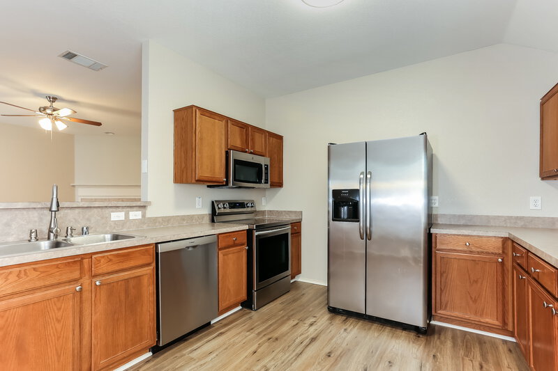 3,250/Mo, 223 Garden Valley Ln Red Oak, TX 75154 Kitchen View
