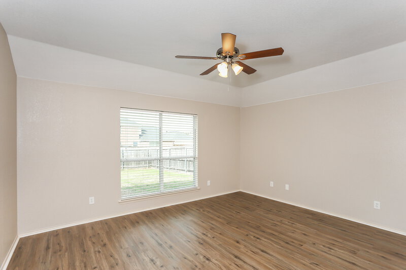 3,250/Mo, 223 Garden Valley Ln Red Oak, TX 75154 Main Bedroom View