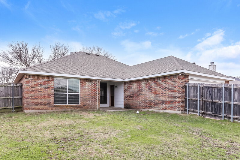 3,250/Mo, 223 Garden Valley Ln Red Oak, TX 75154 Rear View
