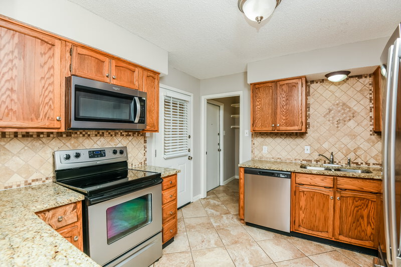 2,245/Mo, 623 Meadowglen Dr Duncanville, TX 75137 Kitchen View