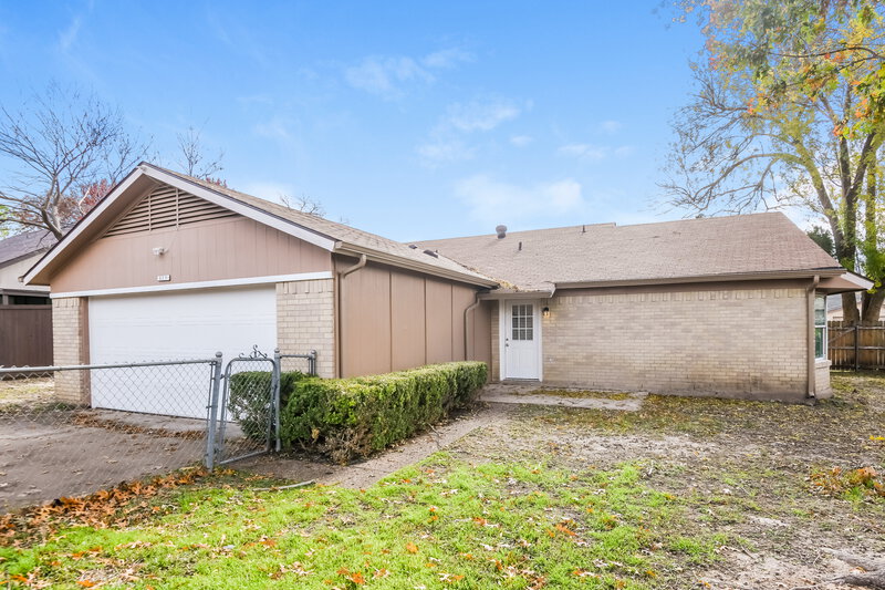 2,245/Mo, 623 Meadowglen Dr Duncanville, TX 75137 Rear View