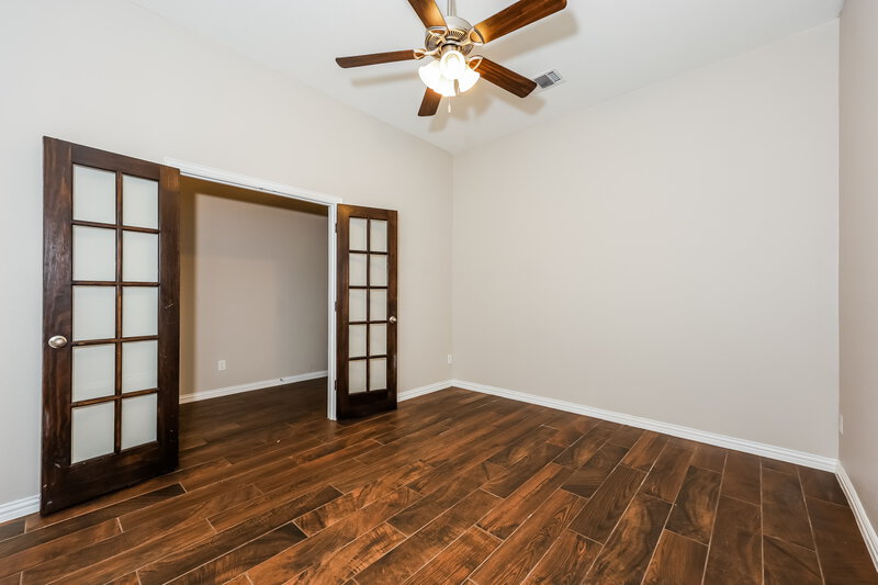 2,820/Mo, 220 Watson St Red Oak, TX 75154 Office View