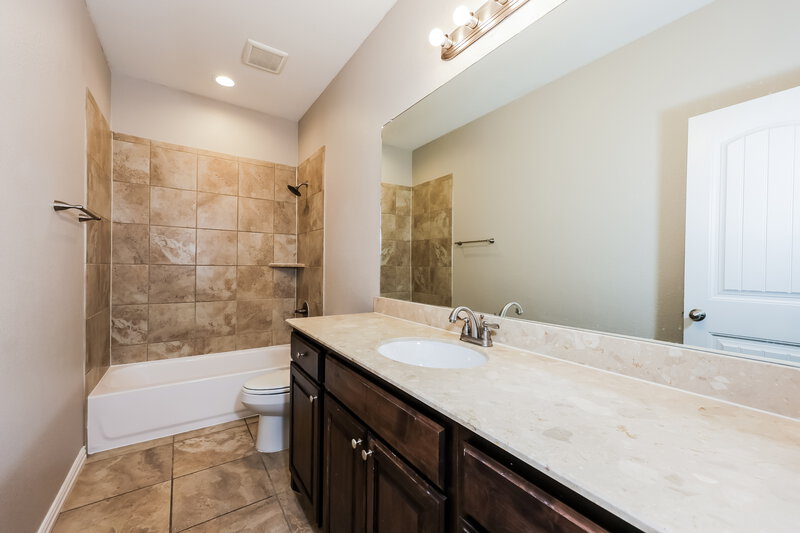 2,820/Mo, 220 Watson St Red Oak, TX 75154 Bathroom View