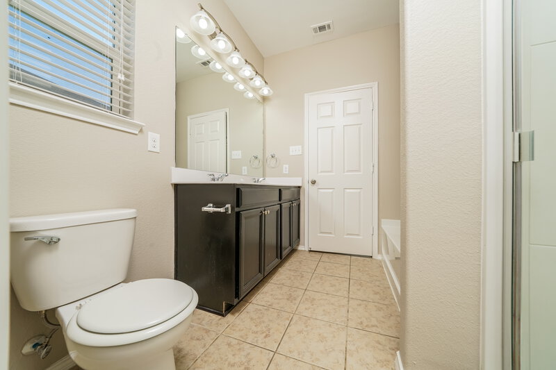 2,760/Mo, 113 Waxberry Dr Fate, TX 75189 Bathroom View