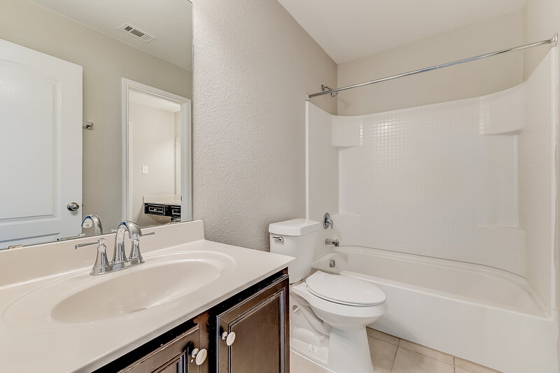 3,275/Mo, 4208 Glen Abbey Dr Crowley, TX 76036 Bathroom View
