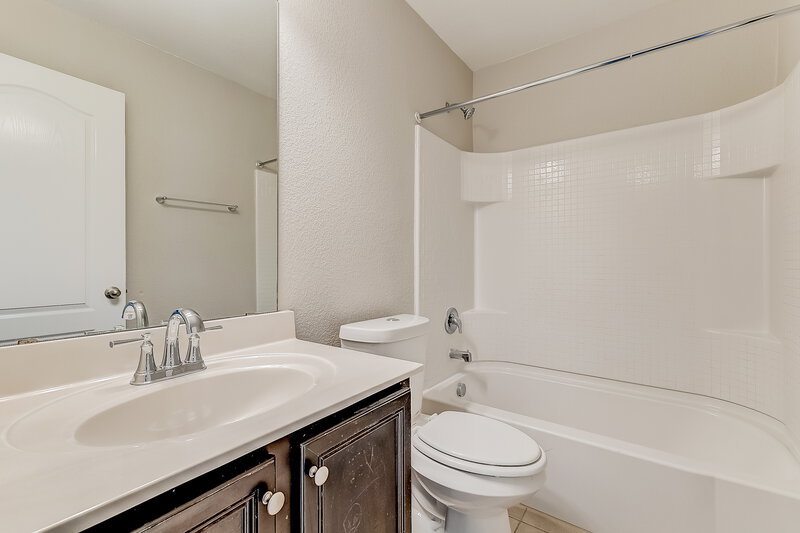 3,275/Mo, 4208 Glen Abbey Dr Crowley, TX 76036 Bathroom View 2