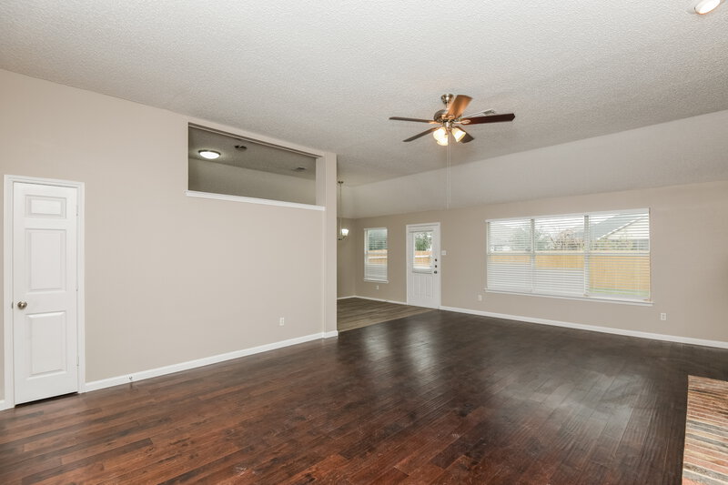 2,160/Mo, 5133 Eastcreek Dr Arlington, TX 76018 Living Room View