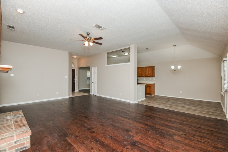 2,160/Mo, 5133 Eastcreek Dr Arlington, TX 76018 Living Room View 3