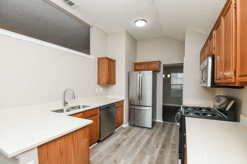 2,160/Mo, 5133 Eastcreek Dr Arlington, TX 76018 Kitchen View 2