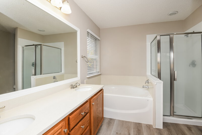 2,160/Mo, 5133 Eastcreek Dr Arlington, TX 76018 Main Bathroom View