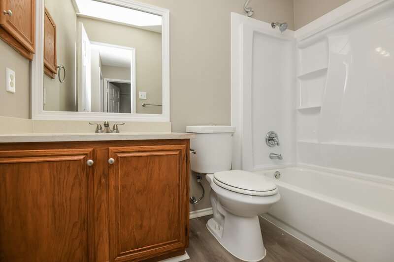 2,160/Mo, 5133 Eastcreek Dr Arlington, TX 76018 Bathroom View