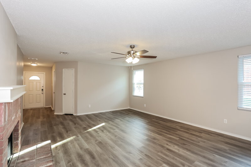2,230/Mo, 1216 McMillen Dr Cedar Hill, TX 75104 Living Room View