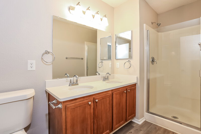 2,230/Mo, 1216 McMillen Dr Cedar Hill, TX 75104 Main Bathroom View