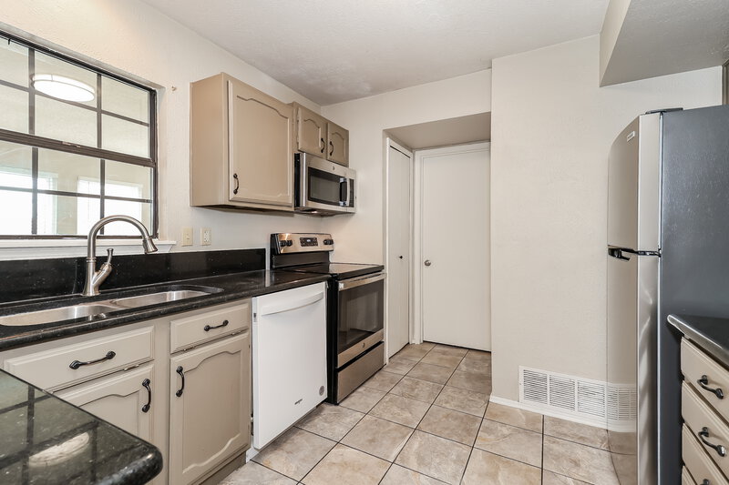 1,990/Mo, 702 Ponderosa Dr Forney, TX 75126 Kitchen View 2