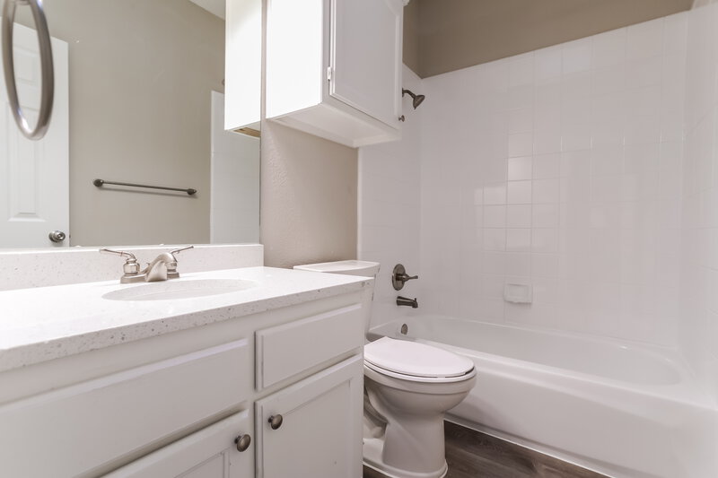 2,795/Mo, 922 Golden Grove Dr Lewisville, TX 75067 Bathroom View