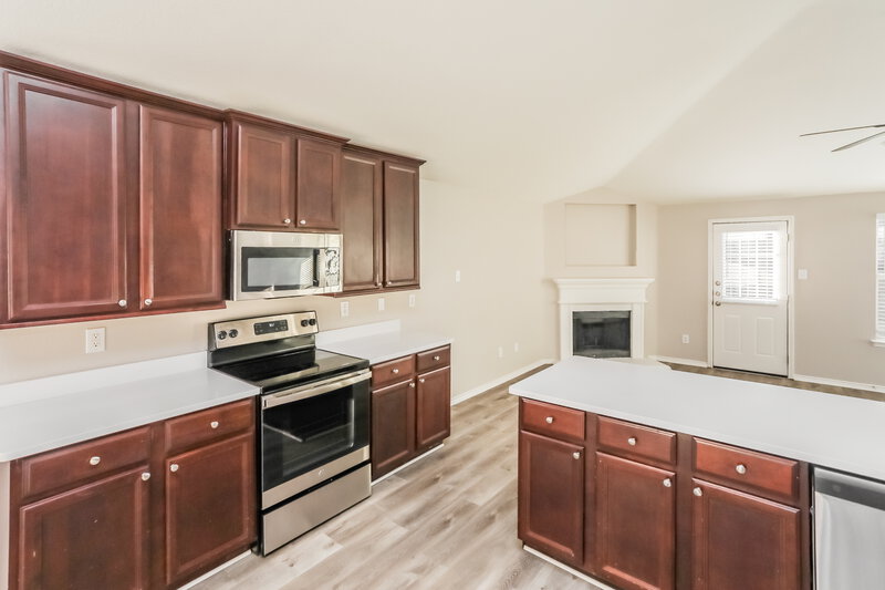 1,900/Mo, 525 Skelton St Royse City, TX 75189 Kitchen View 3
