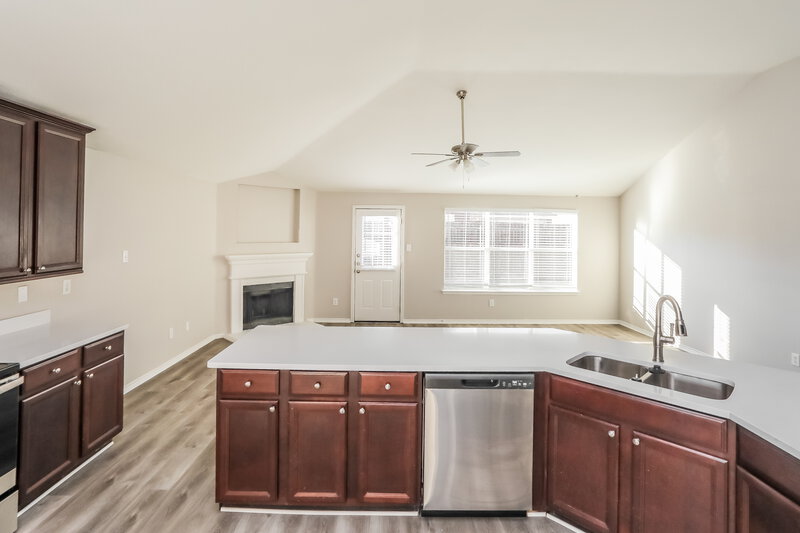 1,900/Mo, 525 Skelton St Royse City, TX 75189 Kitchen View 4