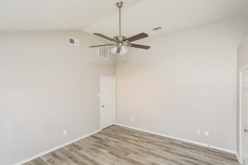 1,900/Mo, 525 Skelton St Royse City, TX 75189 Main Bedroom View 2