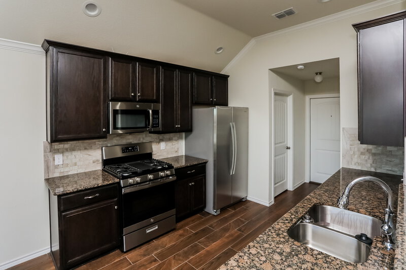 1,855/Mo, 605 Long Prairie Dr Royse City, TX 75189 Kitchen View 2