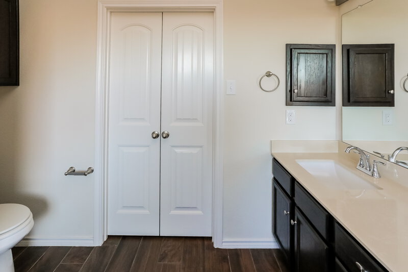 1,855/Mo, 605 Long Prairie Dr Royse City, TX 75189 Main Bathroom View