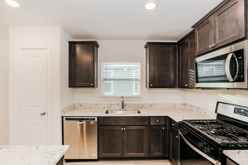 1,730/Mo, 1456 Palamedes Dr Fort Worth, TX 76140 Kitchen View 2