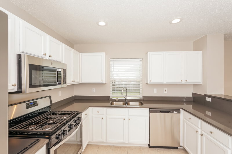 2,680/Mo, 7821 Salton Ln Arlington, TX 76001 Kitchen View 2