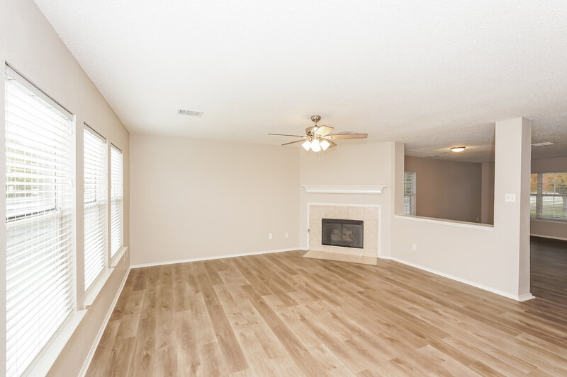 2,680/Mo, 7821 Salton Ln Arlington, TX 76001 Family Room View 2