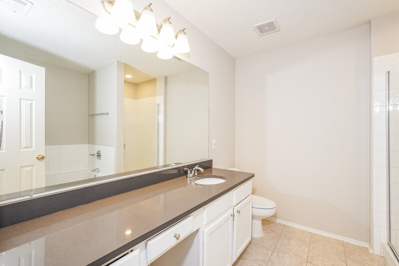 2,680/Mo, 7821 Salton Ln Arlington, TX 76001 Main Bathroom View