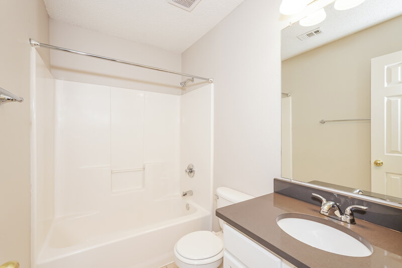 2,680/Mo, 7821 Salton Ln Arlington, TX 76001 Bathroom View