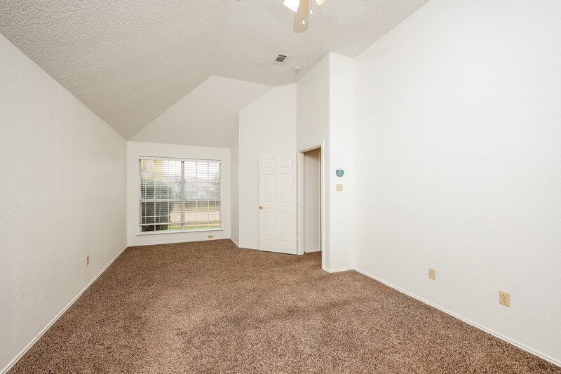 1,925/Mo, 2208 Browning Dr Mesquite, TX 75181 Main Bedroom View 2