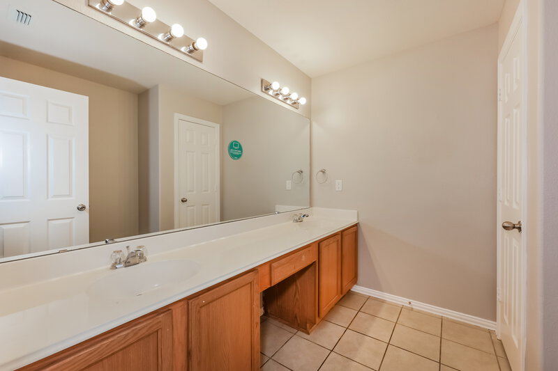 3,055/Mo, 3608 Pendery Ln Fort Worth, TX 76244 Bathroom View