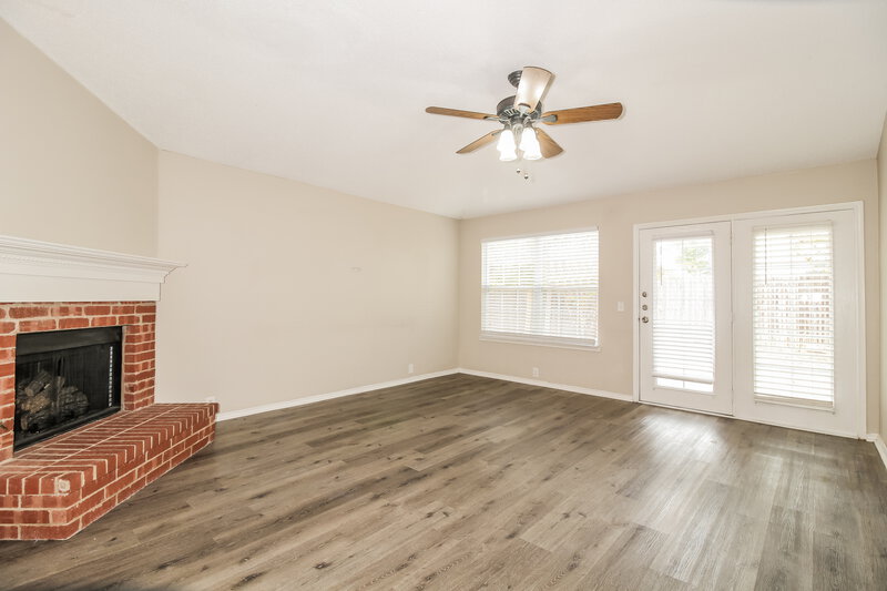 2,110/Mo, 1032 Springcreek Dr Denton, TX 76210 Living Room View 2