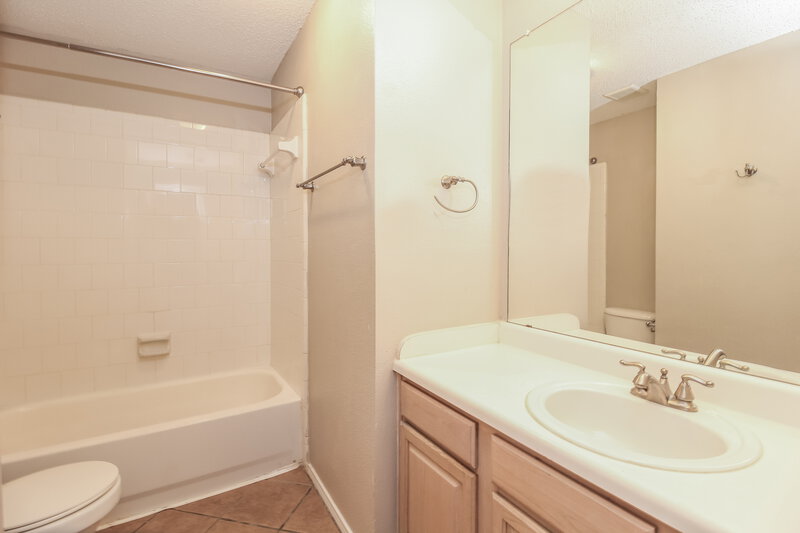 2,110/Mo, 1032 Springcreek Dr Denton, TX 76210 Bathroom View