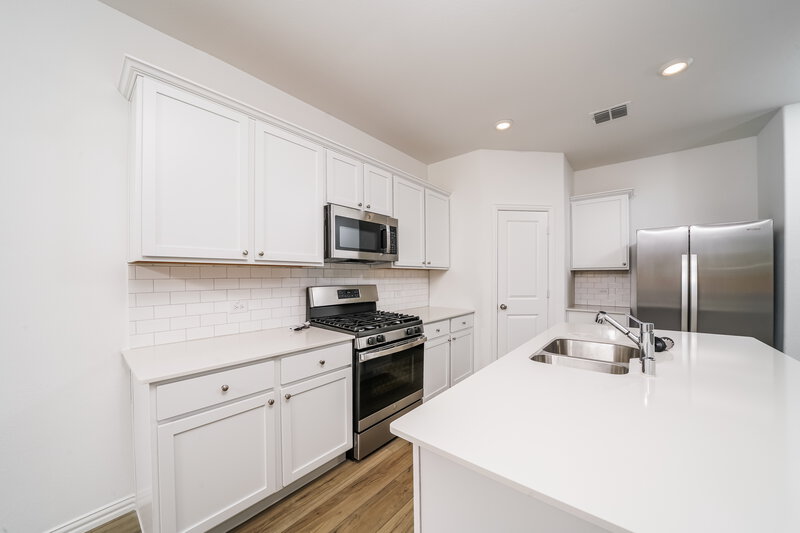 2,220/Mo, 1202 Daffodil Street Princeton, TX 75407 Kitchen View 2