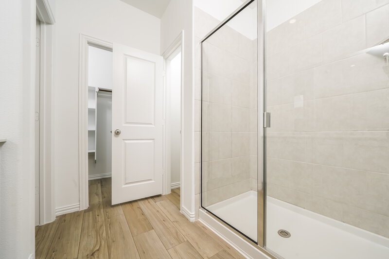 2,220/Mo, 1202 Daffodil Street Princeton, TX 75407 Main Bathroom View