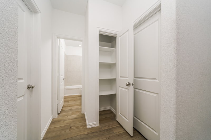 2,220/Mo, 1202 Daffodil Street Princeton, TX 75407 Bathroom View