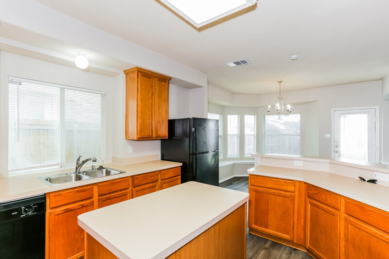 3,080/Mo, 632 Magnolia Trl Desoto, TX 75115 Kitchen View 2