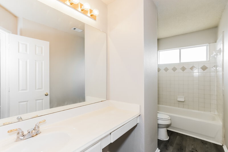 3,080/Mo, 632 Magnolia Trl Desoto, TX 75115 Bathroom View