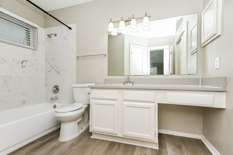 2,135/Mo, 4844 Thistledown Dr Fort Worth, TX 76137 Main Bathroom View