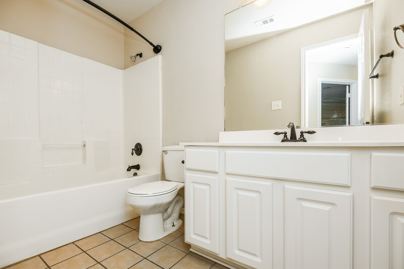 2,470/Mo, 10709 Hawks Landing Rd Haslet, TX 76052 Bathroom View
