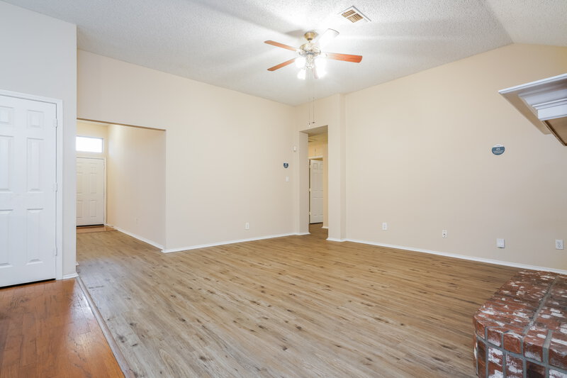 2,120/Mo, 430 Beard Dr Cedar Hill, TX 75104 Living Room View