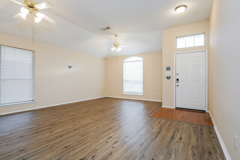 2,120/Mo, 430 Beard Dr Cedar Hill, TX 75104 Living Room View 2