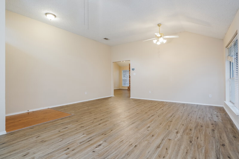 2,120/Mo, 430 Beard Dr Cedar Hill, TX 75104 Living Room View 3