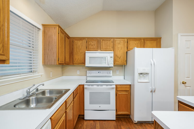 2,120/Mo, 430 Beard Dr Cedar Hill, TX 75104 Kitchen View 2