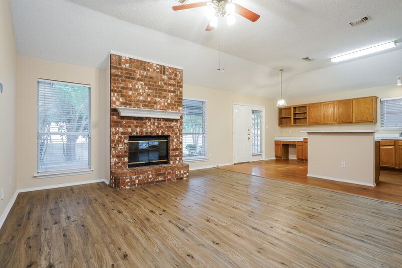2,120/Mo, 430 Beard Dr Cedar Hill, TX 75104 Family Room View