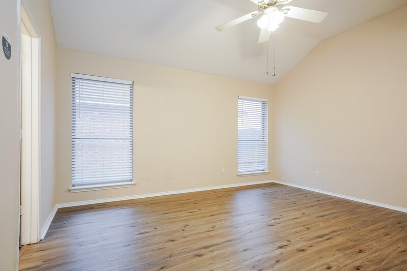 2,120/Mo, 430 Beard Dr Cedar Hill, TX 75104 Main Bedroom View